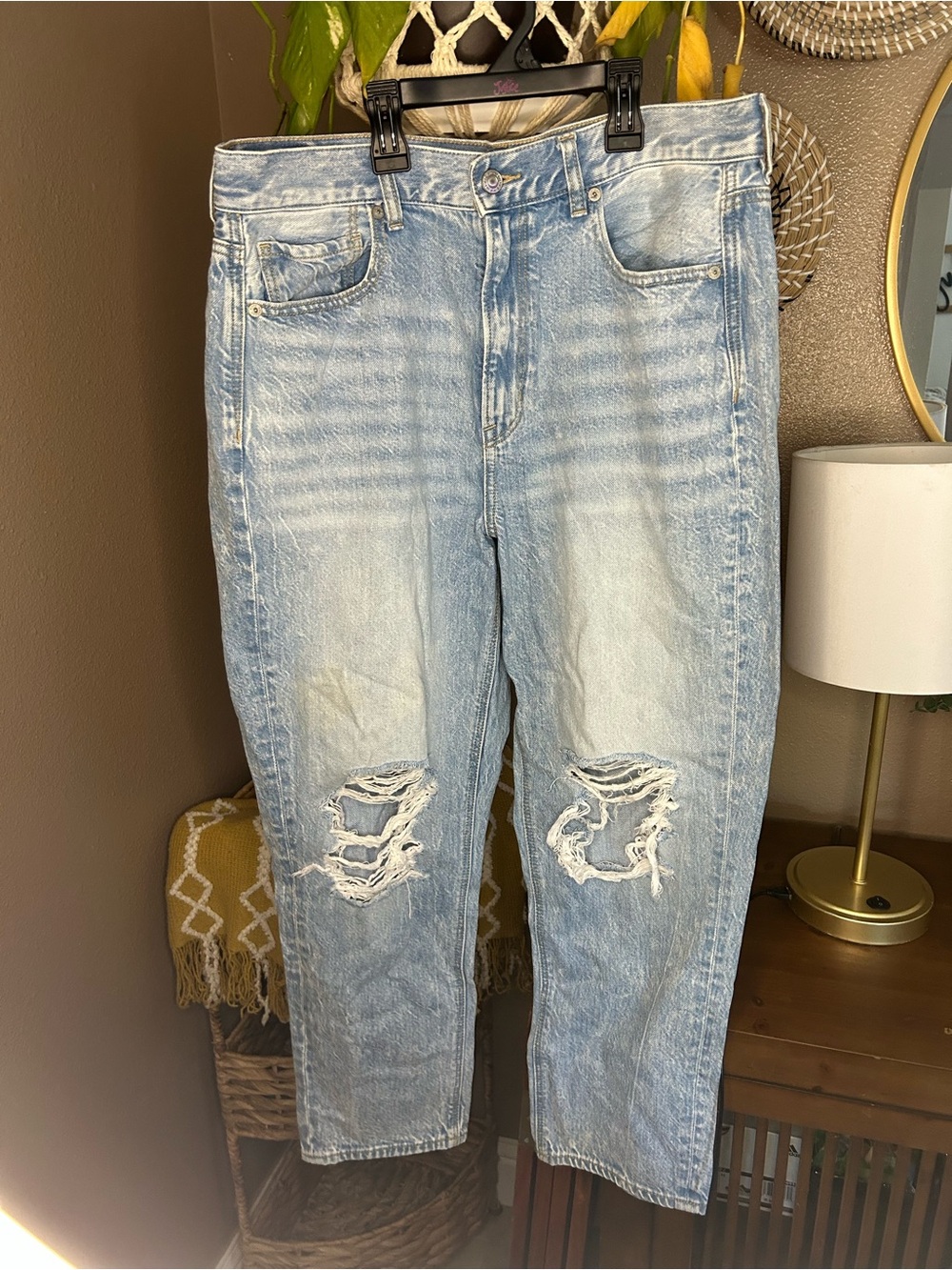 American Eagle Mom Jean Medium Light Wash